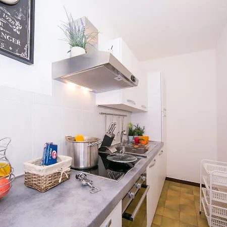 Kiki House For 4 With Balcony & Lift - Happy Appartement Lugano