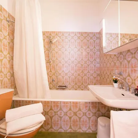 Kiki House - Happy *