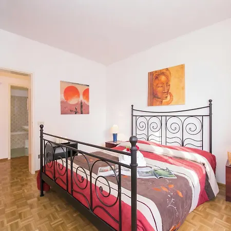 Apartment Kiki House For 4 With Balcony & Lift - Happy