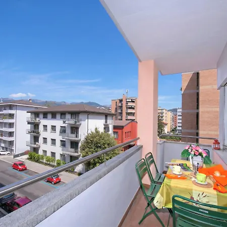 Kiki House For 4 With Balcony & Lift - Happy Apartment