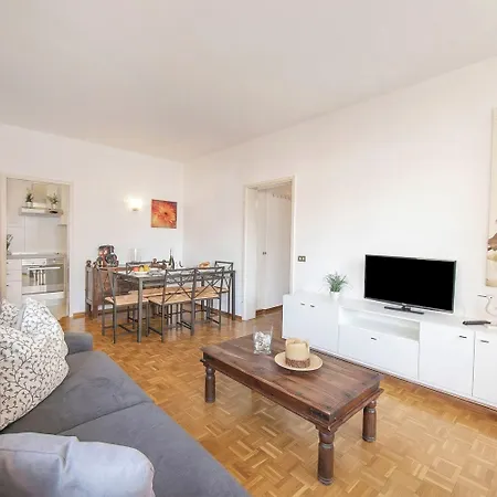 Apartment Kiki House For 4 With Balcony & Lift - Happy