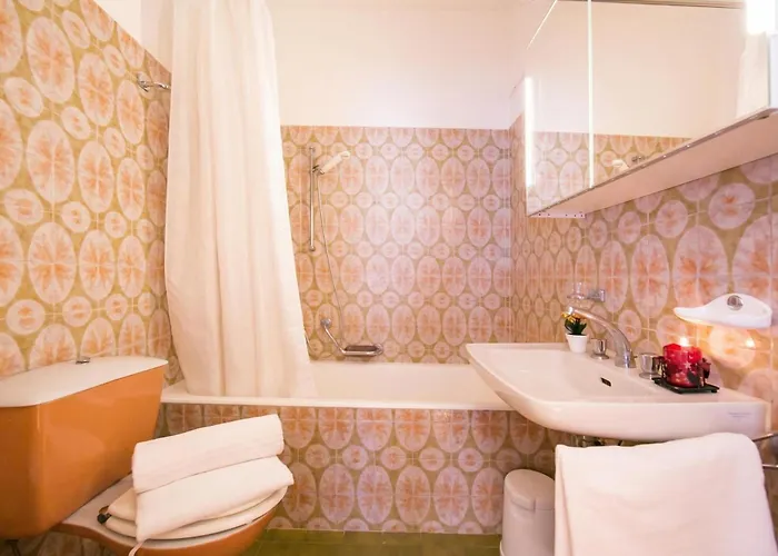 Kiki House - Happy *